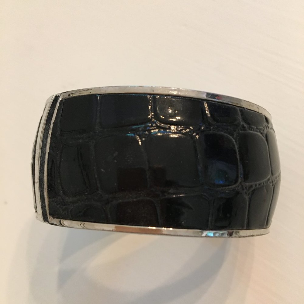 Cool Black Alligator Look & Silver Bracelet